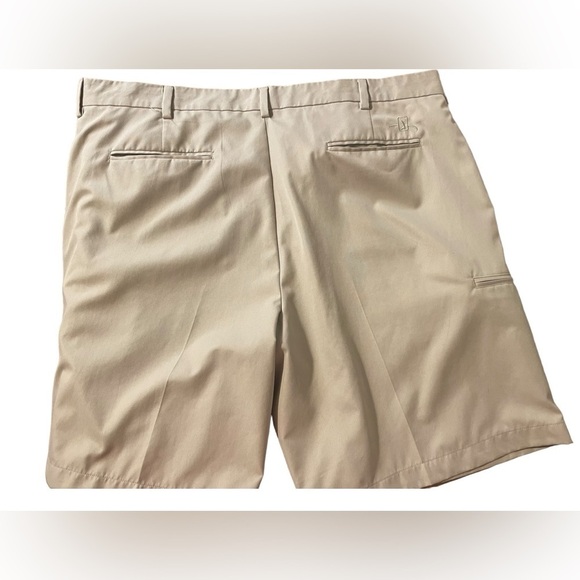 Size 42 Champions Tour Tan Golf  Spring Summer Casual belted shorts with pockets - Picture 3 of 6